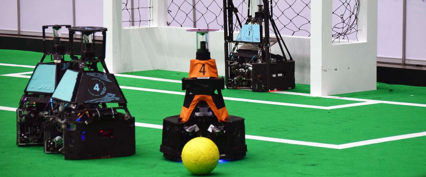 Robot voetballers prolongeren wereldtitel