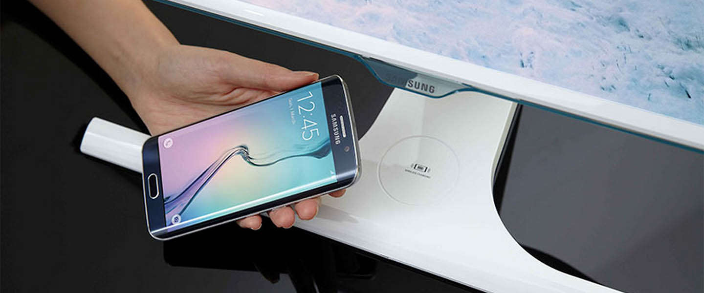 Samsung komt met monitor die draadloos je telefoon op kan laden