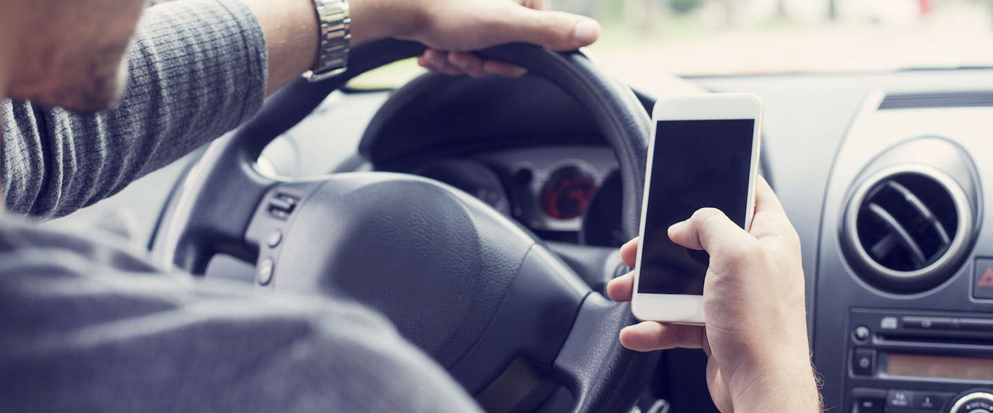 Minister Schultz wil totaalverbod op gebruik mobiele telefoon in de auto