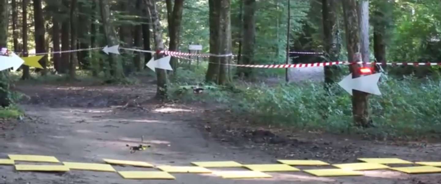 Met een drone racen door de Franse bossen