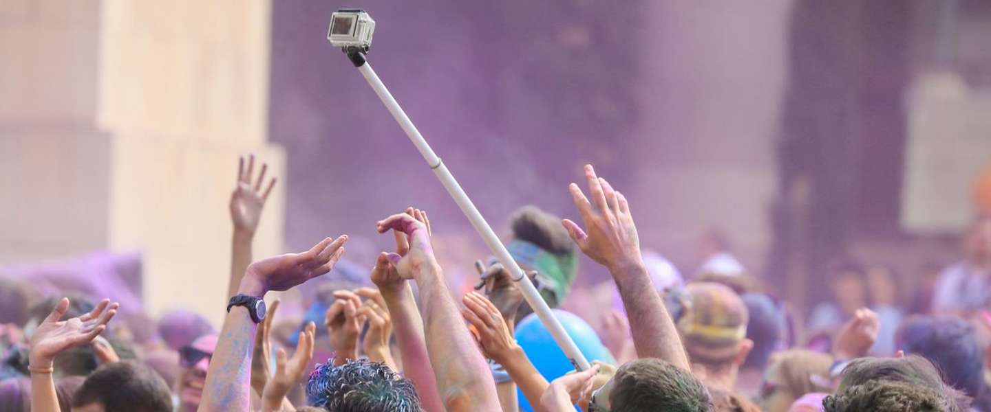 Selfie sticks verboden op festivals