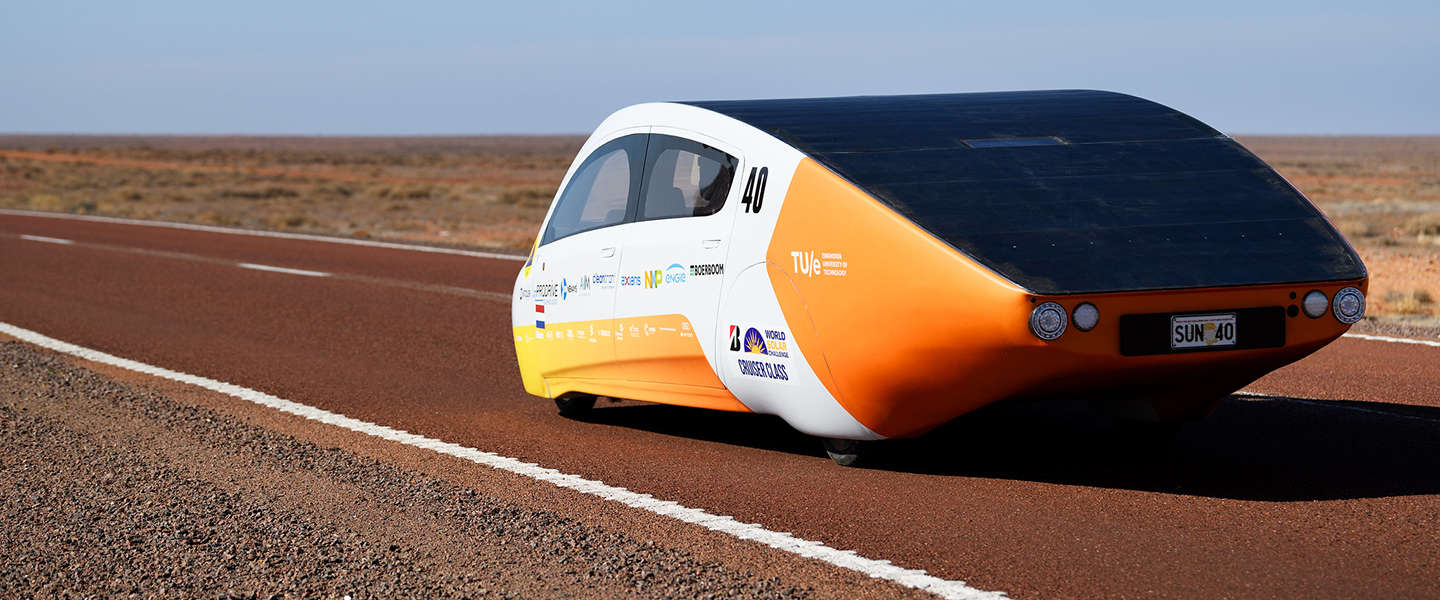 Zonneauto TU Eindhoven wint voor vierde keer op rij World Solar Challenge