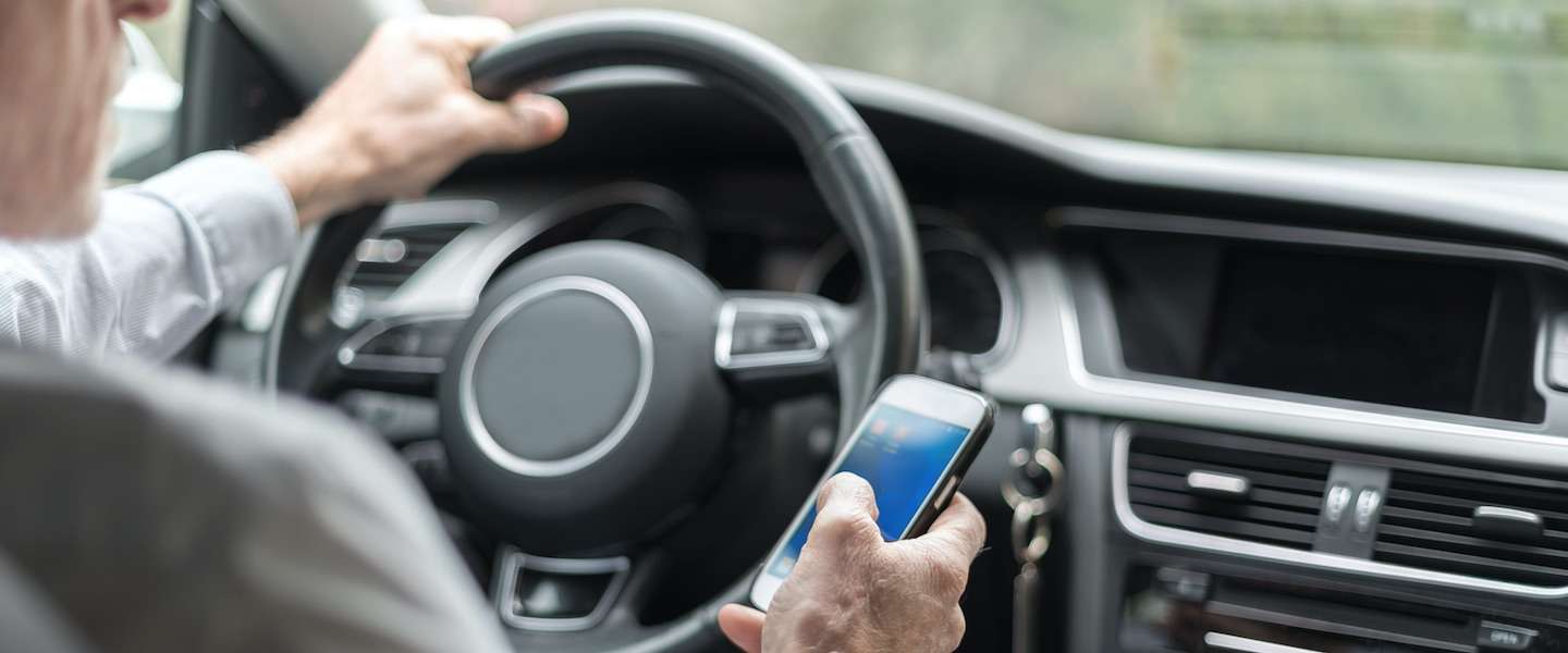 "Telefoon in de auto moet zelfde straf krijgen als rijden met alcohol"
