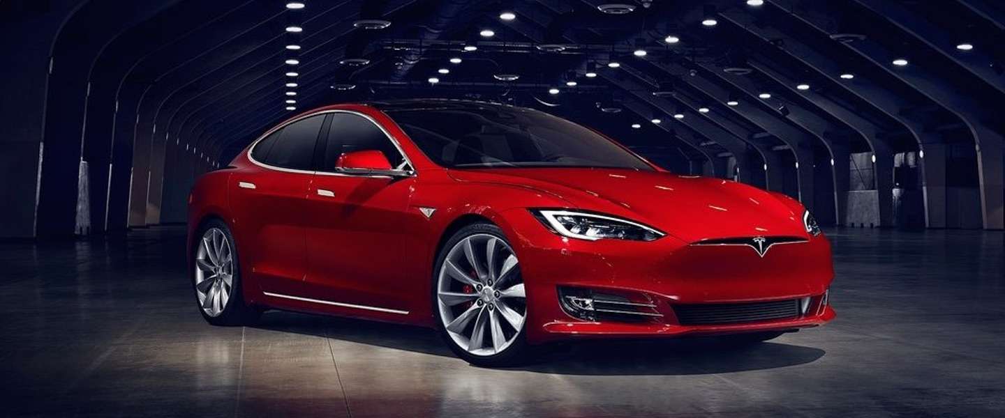 Tesla heeft nogal last van remmende voorsprong in autonome auto's