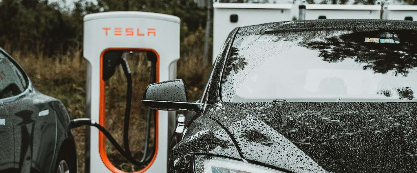 Je Kona, ID3, Zoe, Leaf of andere EV opladen bij een Tesla Supercharger? Dat kan straks!