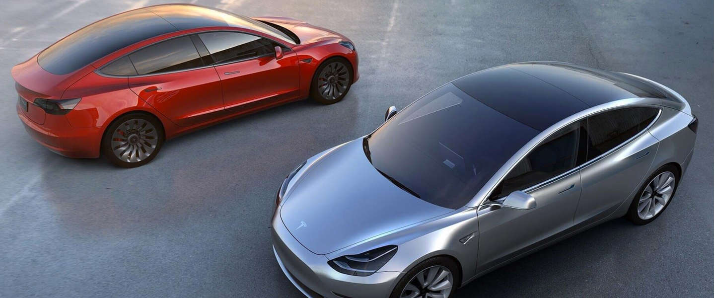 Tesla gaat de eerste dertig Model 3 auto's deze maand uitleveren