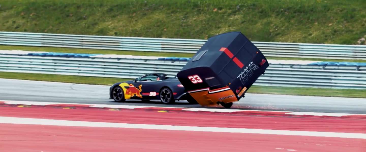 Verstappen en Ricciardo gaan caravan-racen op de Red Bull ring