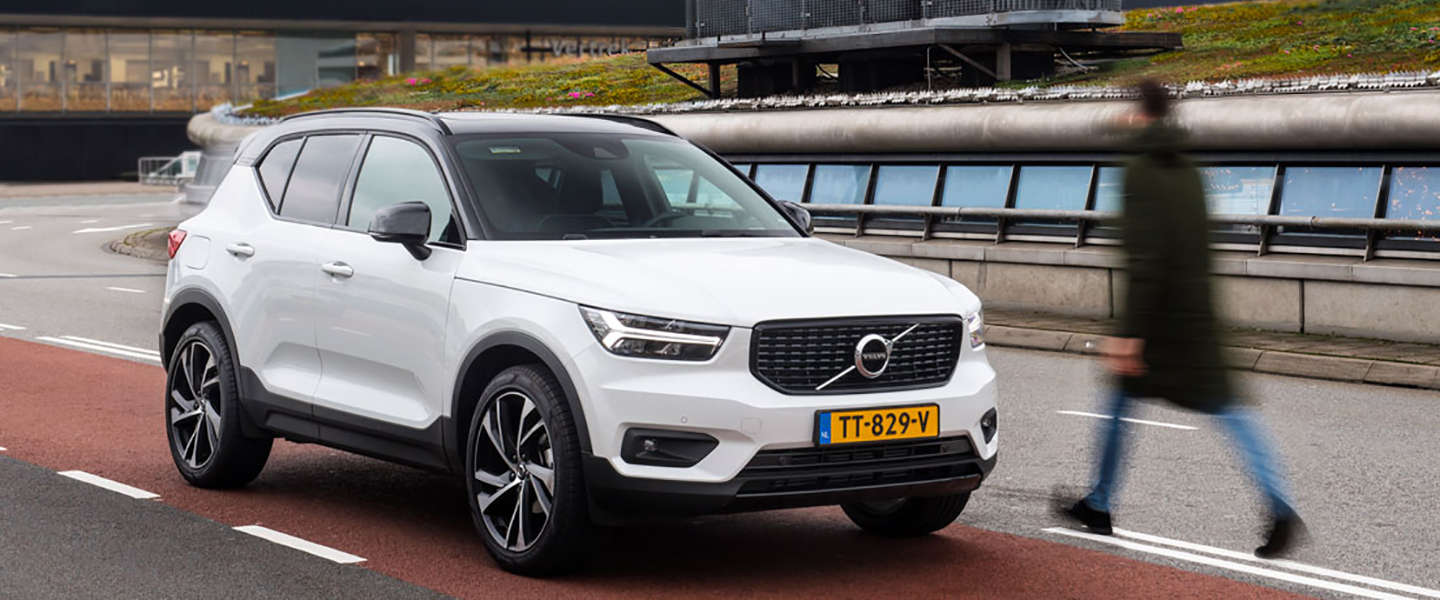 Reizigers op Schiphol ervaren de Volvo XC40 in Augmented Reality