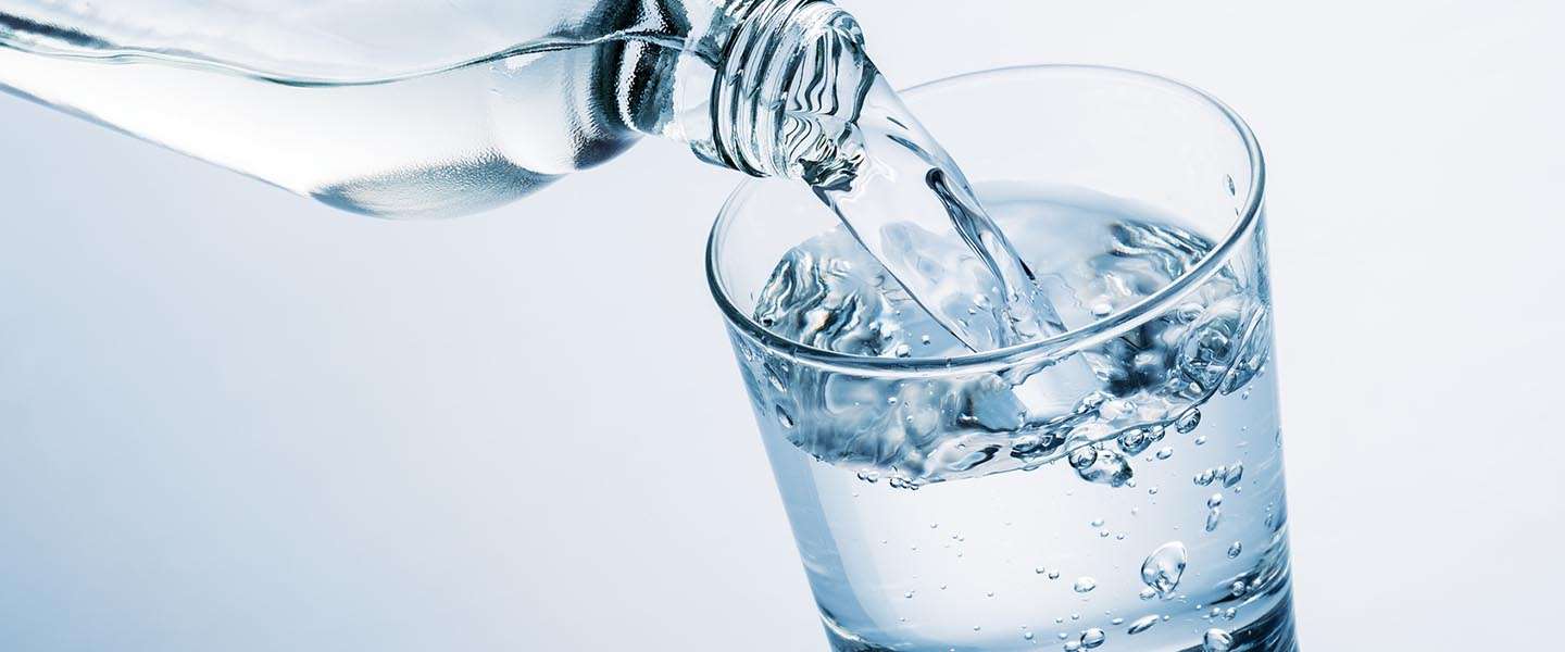 [Prank] Kraanwater verkopen als gezond bronwater uit IJsland