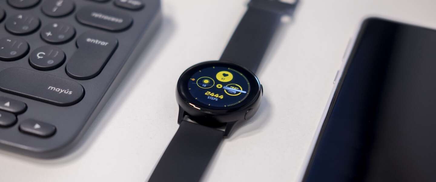 Verkoop smartwatches en -bands in de lift