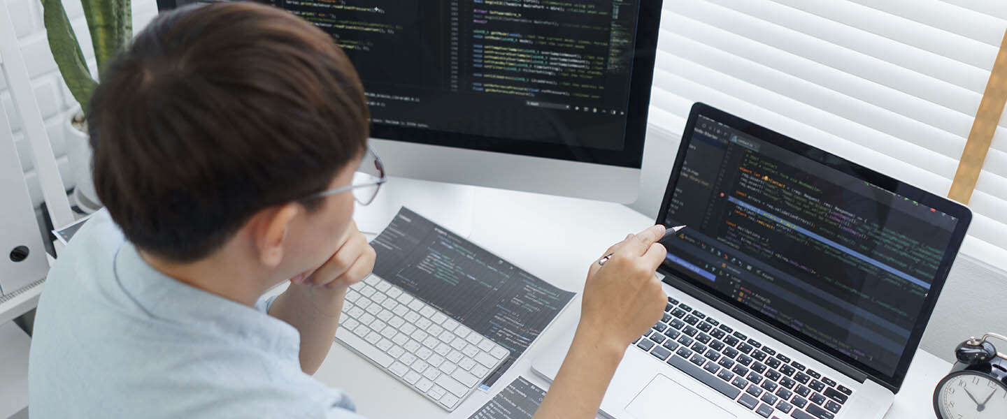 Zelf een eigen website maken of het uitbesteden?