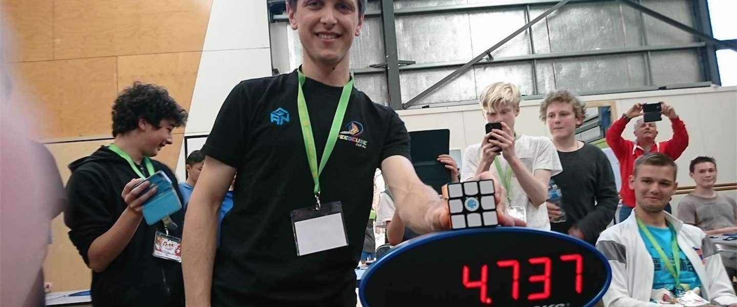 Bizar nieuw wereldrecord Rubik's Cube: 4.7 seconden