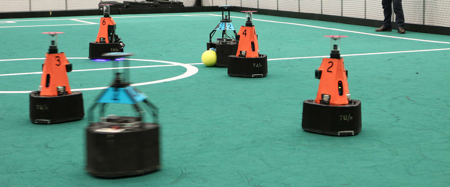 Robot-leeuwinnen van TU Eindhoven verdedigen in Sydney de wereldtitel