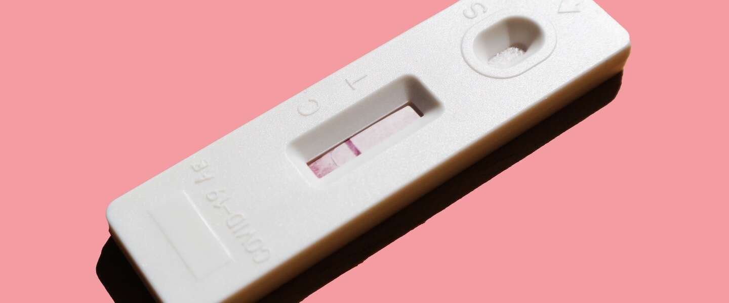 Gratis zelftests voor alle Nederlanders en de regels bij terugkeer uit het buitenland