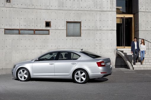 03_SKODA_Octavia_zijkant