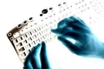 1114549600blogging