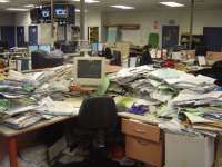 1175157538Herald-MESSY-DESK