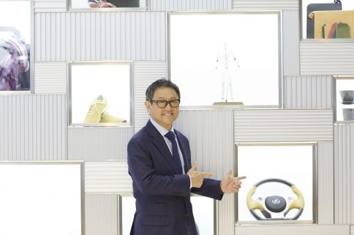 2013_08_21-003-INTERSECT_BY_LEXUS_Akio_Toyoda