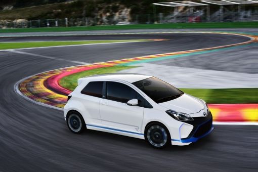 2013_09_04_04-Toyota-Yaris-Hybrid-R-Concept-Car