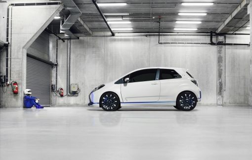 2013_09_04_07-Toyota-Yaris-Hybrid-R-Concept-Car