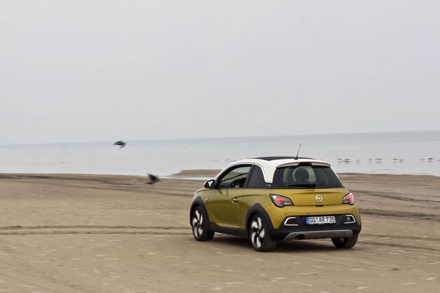 Opel_Adam_Rocks_Riga_beach