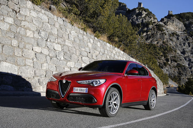  Alfa_Romeo_Stelvio_Stelvio_Pass (1)