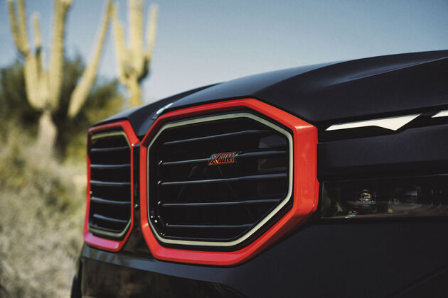 BMW_XM_Label_Red_grille