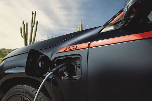 BMW_XM_Label_Red_laden