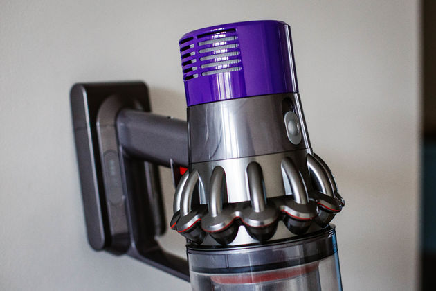 dyson-v10-1