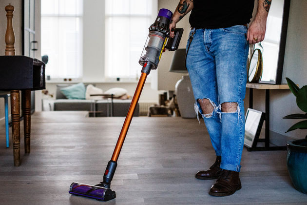 Zogenaamd kust Ik wil niet Vier redenen waarom jij ook thuis aan de slag wil met de Dyson Cyclone V10 Zogenaamd kust Ik wil niet Vier redenen waarom jij ook thuis aan de slag wil met de Dyson Cyclone V10