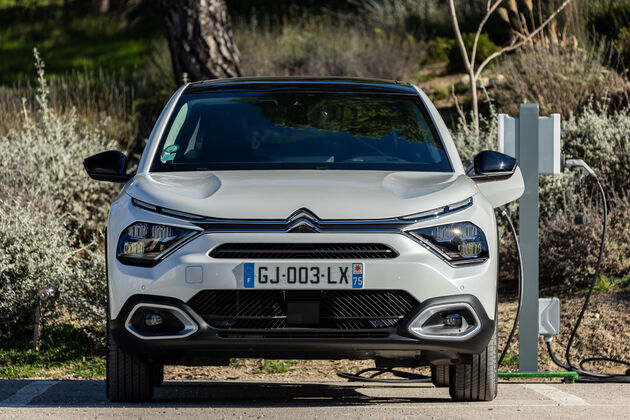 e-C4-X-Electric-EV_laden