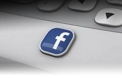 Facebook : Status updates en gluren naar anderen populair