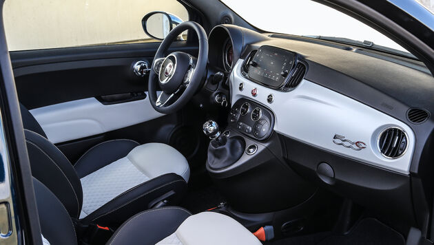 Fiat_500_Hybrid_Black_Friday_interieur