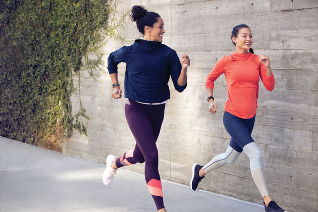 Fitbit_Charge_3_Lifestyle_Downtown__9826