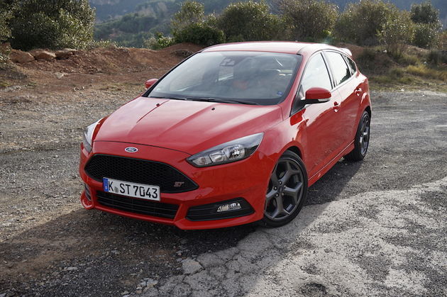 Ford_Focus_ST_red10