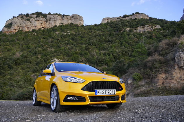 Ford_Focus_ST_yellow1