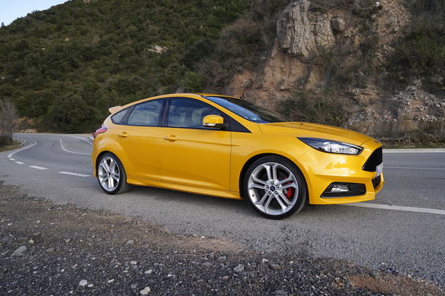 Ford_Focus_ST_yellow2