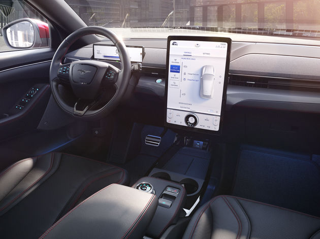 FORD_MUSTANG_MACH-E_INTERIOR_13