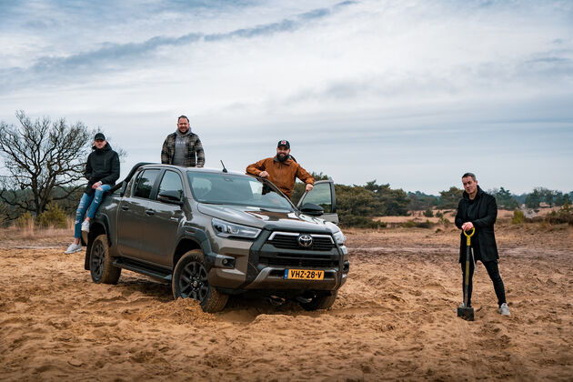 hilux-posing