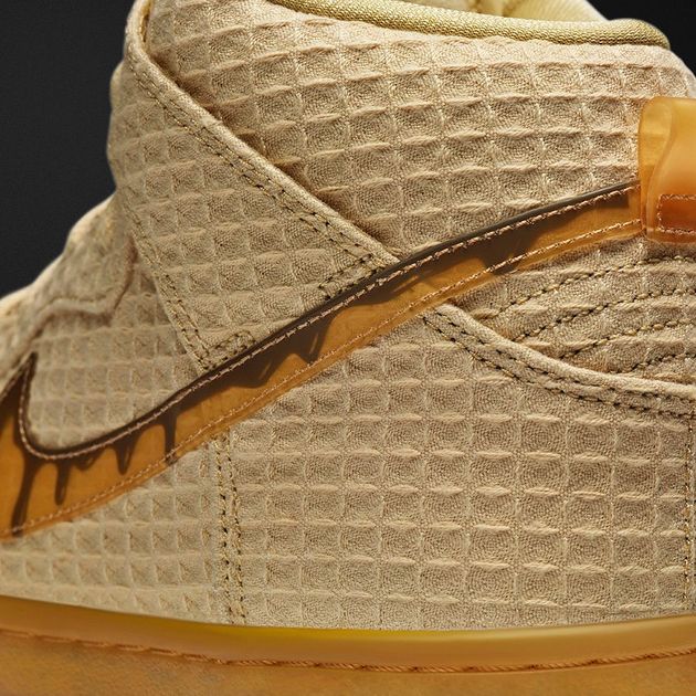 Chicken_and_waffle_Nike_achterkant
