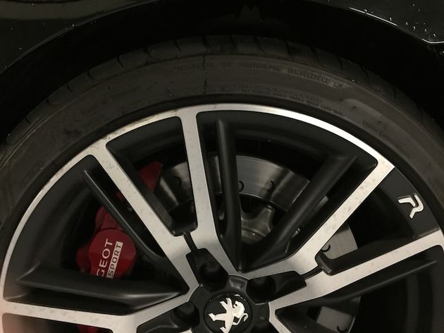 Peugeot_RCZ_R_logo