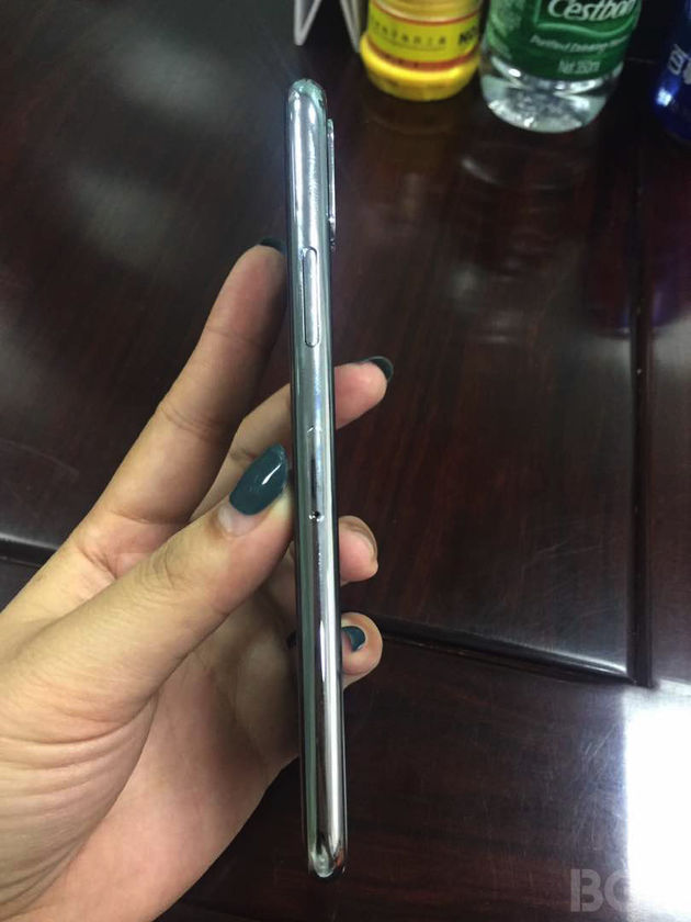 iphone-8-mockup-4