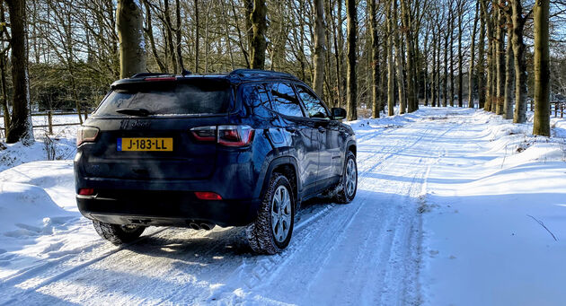 Jeep_Compass_PHEV_Blauw