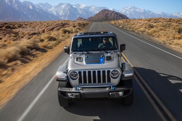 Jeep_Wrangler_4xe_road