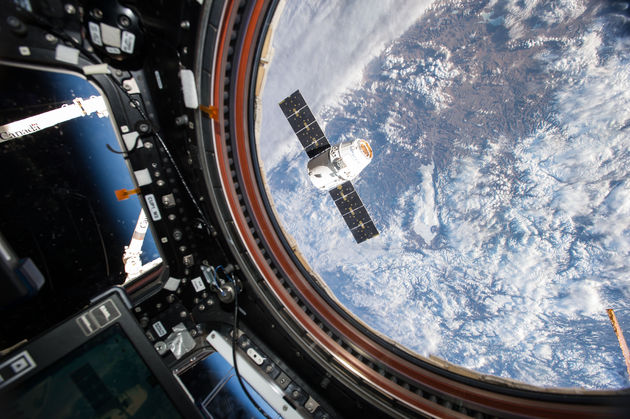 spacexdragonfromiss