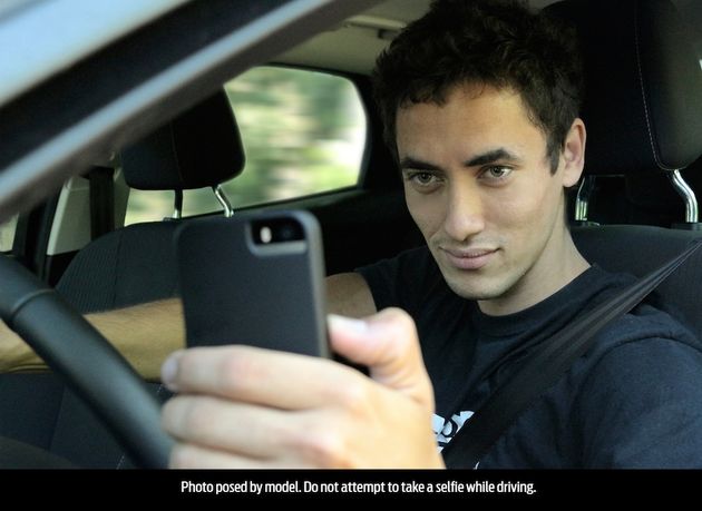 Man_selfie_auto