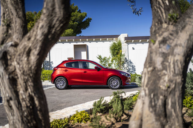 Mazda2 soul red crystal