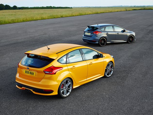 Nieuwe Ford Focus ST wint eerste 'Virtual vs Real' Race