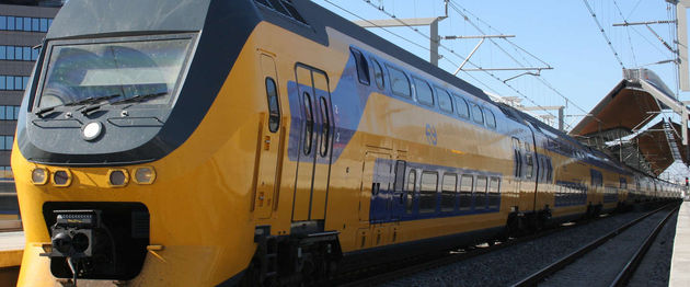 ns-station-vrouw-trein-stem