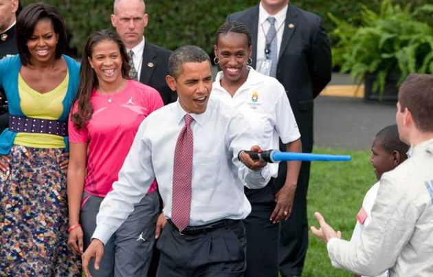Obama speelt met Lightsaber